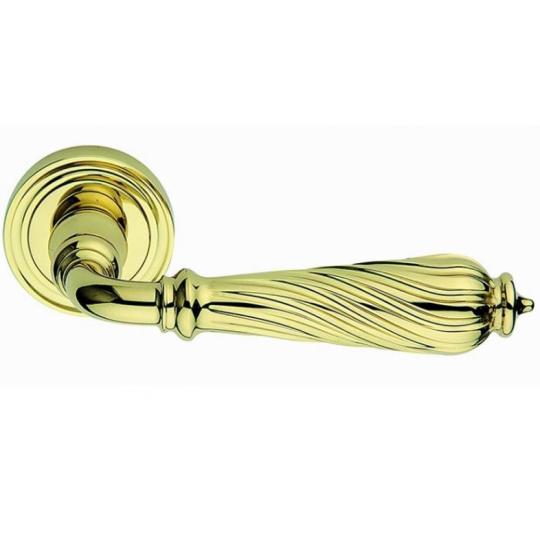 fem linincs klasszikus fenyes rez nyilaszaro ajto polgari elegans felujitas lameridiana.JPG